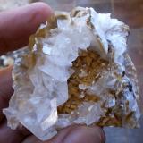 Calcita y dolomitaCanteras de mármol, Estremoz, Distrito Évora, Província Alentejo Central, Región Alentejo, Portugal5 x 5 cm (Autor: Cristalino)