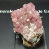 Calcita (variedad cobaltifera)<br />Distrito minero Bou Azzer, Región Drâa-Tafilalet, Marruecos<br />30x50 mm<br /> (Autor: Ignacio)