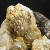 Baritina<br />Concesión Minerama II, Urbanización Puente Tablas, Jaén ciudad, Jaén, Comarca Metropolitana de Jaén, Andalucía, España<br />7 x 6 x 7 cm.<br /> (Autor: Felipe Abolafia)