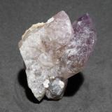 Cuarzo (variedad amatista)<br />Pedrera Mas Sever, Massabè (Mas Ceber), Sils, Comarca La Selva, Gerona / Girona, Cataluña / Catalunya, España<br />4,5x3 cm<br /> (Autor: Ander Ispizua Juan)