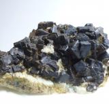 Goethita pseudo. Pirita<br />Pedrera Berta, Turó de Can Domènech, Serra de Roques Blanques, Sant Cugat del Vallès-El Papiol, Comarca Vallès Occidental / Baix Llobregat, Barcelona, Cataluña / Catalunya, España<br />5x3cm<br /> (Autor: heat00)