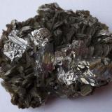 Arsenopirita, moscovita<br />Minas da Panasqueira, nivel 2, Aldeia de São Francisco de Assis, Covilhã, Castelo Branco, Cova da Beira, Centro, Portugal<br />4 x 5 cm<br /> (Autor: Cristalino)
