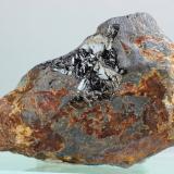 Samarskita-(Y)Ambatofotsikely, Comuna Fidirana, Distrito Betafo, Región Vakinankaratra, Madagascar52x32 mm (Autor: Juan Espino)