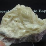 Magnesita<br />Grupo Minero Impensada (Mina de Rubián), Pacios, O Incio, Comarca Sarria, Lugo, Galicia / Galiza, España<br />70x50 mm<br /> (Autor: Ignacio)