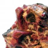 Elbaíta (variedad rubelita)<br />Pegmatita Antandrokomby, Valle Manandona, Valle Sahatany (Mt. Ibity), Distrito Antsirabe II, Región Vakinankaratra, Madagascar<br />Medidas pieza: 4x3,4x2,5 cm<br /> (Autor: Sergio Pequeño)