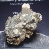 Ortoclasa<br />Diques de pórfido granítico de El Picachuelo, Plutón de La Cabrera, Embalse de El Atazar, El Berrueco, Comarca Sierra Norte, Comunidad de Madrid, España<br />55x55<br /> (Autor: Ignacio)