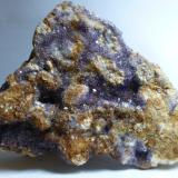 Fluorita<br />Pedrera Balmaña (Pedrera d'en Balmanya), Torrent del Marmoló, Tossa de Mar, Comarca La Selva, Gerona / Girona, Cataluña / Catalunya, España<br />7x6cm<br /> (Autor: heat00)