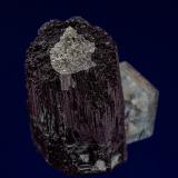 Schorl, Beryl (var. aquamarine), Opal (var. opal-AN)Monte Erongo, Usakos, Región Erongo, Namibia3.4 x 2.8 cm (Author: am mizunaka)