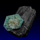 Schorl, Beryl (var. aquamarine), Opal (var. opal-AN)Monte Erongo, Usakos, Región Erongo, Namibia3.4 x 2.8 cm (Author: am mizunaka)