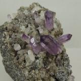 Quartz (var. Amethyst)Cerro de la Concordia, Piedra Parada (Las Vigas), Municipio Tatatila, Veracruz (Veracruz de Ignacio de la Llave), México9.5 x 7.1 x 5.7 centimeters (Author: Ricardo Melendez)