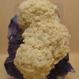 Barita sobre fluoritaElmwood Mine, Carthage, Central Tennessee Ba-F-Pb-Zn District, Smith County, Tennessee, USA14 x 8 x 5 cm (Autor: Raul S. Llorente)