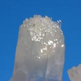 Quartz<br />Garland County, Arkansas, USA<br />8.7 x 5.4 x 7.7 cm<br /> (Author: Don Lum)