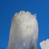 Quartz<br />Garland County, Arkansas, USA<br />8.7 x 5.4 x 7.7 cm<br /> (Author: Don Lum)