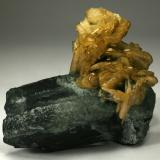 Barite<br />Muzo mining district, Western Emerald Belt, Boyacá Department, Colombia<br />6cm across<br /> (Author: Fiebre Verde)