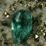 Beryl (variety emerald), Calcite, Pyrite<br />Chivor mining district, El Acuario Mine, Municipio Chivor, Eastern Emerald Belt, Boyacá Department, Colombia<br />xl=5mm<br /> (Author: Fiebre Verde)