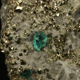 Beryl (variety emerald), Calcite, Pyrite<br />Chivor mining district, El Acuario Mine, Municipio Chivor, Eastern Emerald Belt, Boyacá Department, Colombia<br />xl=5mm<br /> (Author: Fiebre Verde)