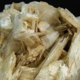 Baritina<br />Concesión Minerama II, Urbanización Puente Tablas, Jaén ciudad, Jaén, Comarca Metropolitana de Jaén, Andalucía, España<br />5 x 5 x 4 cm.<br /> (Autor: Felipe Abolafia)