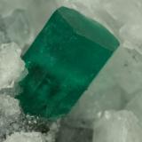 Beryl (variety emerald), Calcite, Parisite<br />Muzo mining district, Western Emerald Belt, Boyacá Department, Colombia<br />70x45x50mm - Detail<br /> (Author: Fiebre Verde)