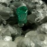 Beryl (variety emerald), Calcite, QuartzLa Pita (distrito minero), Municipio Maripí, Cinturón Esmeraldífero Occidental, Departamento Boyacá, ColombiaEmerald crystal is 11mm long (Author: Fiebre Verde)
