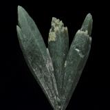 Quartz (variety prase)<br />Serifos Island, Cyclade Islands, Kykládes Prefecture, Aegean Islands Department (Aiyaíon), Greece<br />9.0 x 6.0 x 1.5 cm<br /> (Author: am mizunaka)