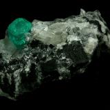 Beryl (variety emerald), Calcite, QuartzMuzo (distrito minero), Cinturón Esmeraldífero Occidental, Departamento Boyacá, Colombia60x46x42mm, xl=13mm (Author: Fiebre Verde)