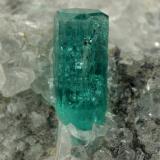 Beryl (variety emerald), Calcite<br />Chivor mining district, Municipio Chivor, Eastern Emerald Belt, Boyacá Department, Colombia<br />65x50x40mm, xl=10mm<br /> (Author: Fiebre Verde)