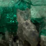 Beryl (variety emerald), Calcite<br />La Pita mining district, Polveros Mine, Municipio Maripí, Western Emerald Belt, Boyacá Department, Colombia<br />37x45mm, xl=34mm<br /> (Author: Fiebre Verde)