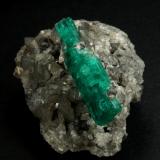 Beryl (variety emerald), Calcite<br />La Pita mining district, Polveros Mine, Municipio Maripí, Western Emerald Belt, Boyacá Department, Colombia<br />37x45mm, xl=34mm<br /> (Author: Fiebre Verde)