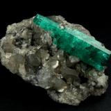 Beryl (variety emerald), Calcite<br />La Pita mining district, Polveros Mine, Municipio Maripí, Western Emerald Belt, Boyacá Department, Colombia<br />37x45mm, xl=34mm<br /> (Author: Fiebre Verde)