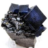 Fluorite, sphalerite, chalcopyrite<br />Elmwood Mine, Carthage, Central Tennessee Ba-F-Pb-Zn District, Smith County, Tennessee, USA<br />65 mm x 50 mm x 24 mm. Largest fluorite crystal size: 17 mm on edge.<br /> (Author: Carles Millan)