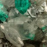 Beryl (variety emerald), Calcite, QuartzLa Pita (distrito minero), Mina Polveros, Municipio Maripí, Cinturón Esmeraldífero Occidental, Departamento Boyacá, Colombia53x51x40mm, xl=9mm (Author: Fiebre Verde)