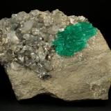 Beryl (variety emerald), Calcite, Pyrite, Albite<br />Chivor mining district, Municipio Chivor, Eastern Emerald Belt, Boyacá Department, Colombia<br />85x65x40mm, cluster=32x19mm<br /> (Author: Fiebre Verde)