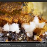 Aragonite, Fluorite<br />Birrity Quarry, Arbouet-Sussaute, Pyrénées-Atlantiques, Nouvelle-Aquitaine, France<br />fov 4.5 mm<br /> (Author: ploum)