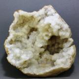 Cuarzo<br />Yacimiento de Geodas de cuarzo, Barranco de Valdematilla, Tubilla del Agua, Comarca Valle del Rudrón, Burgos, Castilla y León, España<br />119x113 mm<br /> (Autor: Juan Espino)