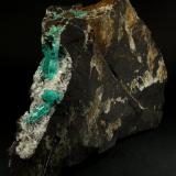 Beryl (variety emerald), Albite (variety cleavelandite)<br />Chivor mining district, Municipio Chivor, Eastern Emerald Belt, Boyacá Department, Colombia<br />190x35x115mm, longest xl=32mm<br /> (Author: Fiebre Verde)