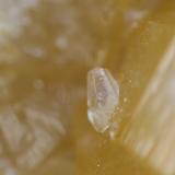 Calcita en cuarzoPedrera Berta, Turó de Can Domènech, Serra de Roques Blanques, Sant Cugat del Vallès-El Papiol, Comarca Vallès Occidental / Baix Llobregat, Barcelona, Cataluña / Catalunya, EspañaTamaño cristal aprox. 2mm, 7 x 4 x 3 cm. la pieza (Autor: karbu8)