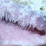 Calcita (variedad calcita cobaltífera)Mina Solita, Peramea, Baix Pallars, Comarca Pallars Sobirà, Lérida / Lleida, Cataluña / Catalunya, España6 x 4 x 2 cm (Autor: karbu8)