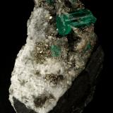 Beryl (variety emerald), Calcite, Pyrite, Albite (variety cleavelandite)<br />Chivor mining district, Municipio Chivor, Eastern Emerald Belt, Boyacá Department, Colombia<br />70x46x34mm, main xl=18mm<br /> (Author: Fiebre Verde)