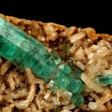 Beryl (variety emerald), Albite (variety cleavelandite)<br />Chivor mining district, Municipio Chivor, Eastern Emerald Belt, Boyacá Department, Colombia<br />64x39x53mm, main xl=23mm<br /> (Author: Fiebre Verde)