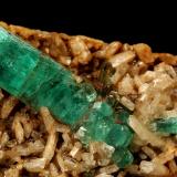 Beryl (variety emerald), Albite (variety cleavelandite)<br />Chivor mining district, Municipio Chivor, Eastern Emerald Belt, Boyacá Department, Colombia<br />64x39x53mm, main xl=23mm<br /> (Author: Fiebre Verde)