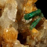 Beryl (variety emerald), Quartz<br />Kamar Safed outcrop (Kamar Saphed), Khenj emerald area, Khenj District, Panjshir Province, Afghanistan<br />47x43x46mm - xls=11mm/16mm<br /> (Author: Fiebre Verde)