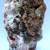Fluorapatito (Grupo Apatito)<br />Zona Imilchil, Anti-Atlas, Provincia Er Rachidia, Región Drâa-Tafilalet, Marruecos<br />55x33x27 mm.<br /> (Autor: José Luis Zamora)