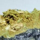 Piromorfita<br />Mina de Vallclara, Mas de lAnglès, Vallclara, Comarca Conca de Barberà, Tarragona, Cataluña / Catalunya, España<br />encuadre 3x2cm aprox.<br /> (Autor: heat00)