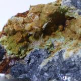 Piromorfita y Cerusita<br />Mina de Vallclara, Mas de lAnglès, Vallclara, Comarca Conca de Barberà, Tarragona, Cataluña / Catalunya, España<br />encuadre 3x2cm aprox.<br /> (Autor: heat00)