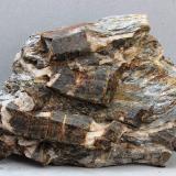 Estaurolita<br />Montejo de la Sierra, Comarca Sierra Norte, Comunidad de Madrid, España<br />93x57 mm<br /> (Autor: Juan Espino)