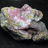 Calcita (variedad calcita cobaltífera)Mina Solita, Peramea, Baix Pallars, Comarca Pallars Sobirà, Lérida / Lleida, Cataluña / Catalunya, España4 x 3 x 3 cm (Autor: karbu8)