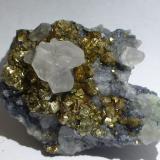 Calcita, Galena y Pirita.<br />Pedrera Berta, Turó de Can Domènech, Serra de Roques Blanques, Sant Cugat del Vallès-El Papiol, Comarca Vallès Occidental / Baix Llobregat, Barcelona, Cataluña / Catalunya, España<br />3x2,5cm aprox.<br /> (Autor: heat00)