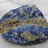 Sodalita y Cancrinita<br />Cancrinite Hill, Dungannon, Condado Hastings, Ontario, Canadá<br />9 x 6 x 5,5 cm<br /> (Autor: María Jesús M.)