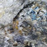 Cerusita<br />Pedrera Berta, Turó de Can Domènech, Serra de Roques Blanques, Sant Cugat del Vallès-El Papiol, Comarca Vallès Occidental / Baix Llobregat, Barcelona, Cataluña / Catalunya, España<br />Encuadre 3x2cm aprox.<br /> (Autor: heat00)