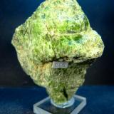 Diópsido (variedad diópsido cromífero)<br />Araçuaí, Vale do Jequitinhonha, Minas Gerais, Brasil<br />7 x 9 x 5 cm.<br /> (Autor: Felipe Abolafia)